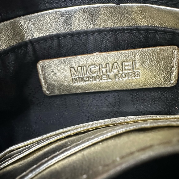 Authentic Michael Kors purse. NWT - Picture 3 of 5